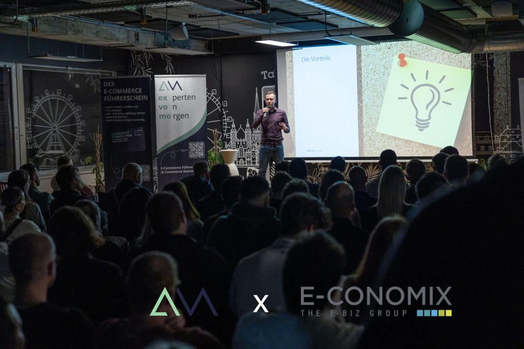 Josef Grabner, Managing Director, Link Mobility, auf der Bühne der E-Commerce Inspiration Night Nummer 7