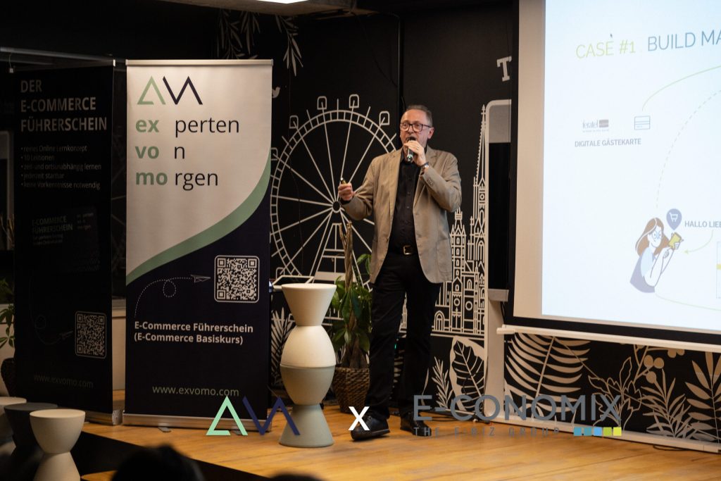 Christian Spath, Geschäftsführer von Vouchercube, auf der Bühne der E-Commerce Inspiration Night Nummer 7